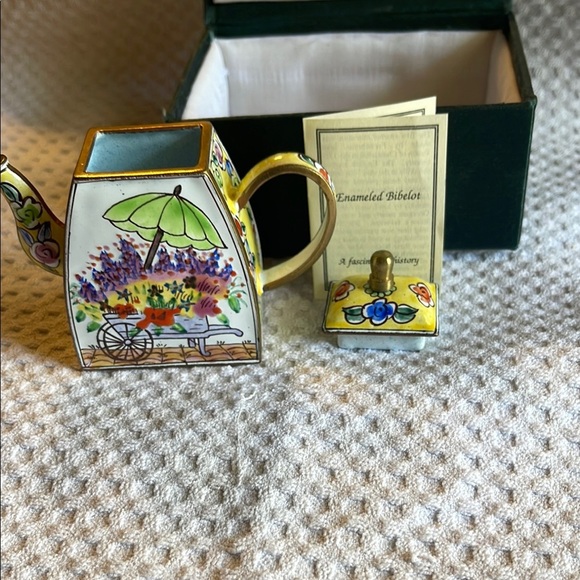 Vintage miniature Enamel bibelot Floral Teapot with Gold Accents - Picture 4 of 13
